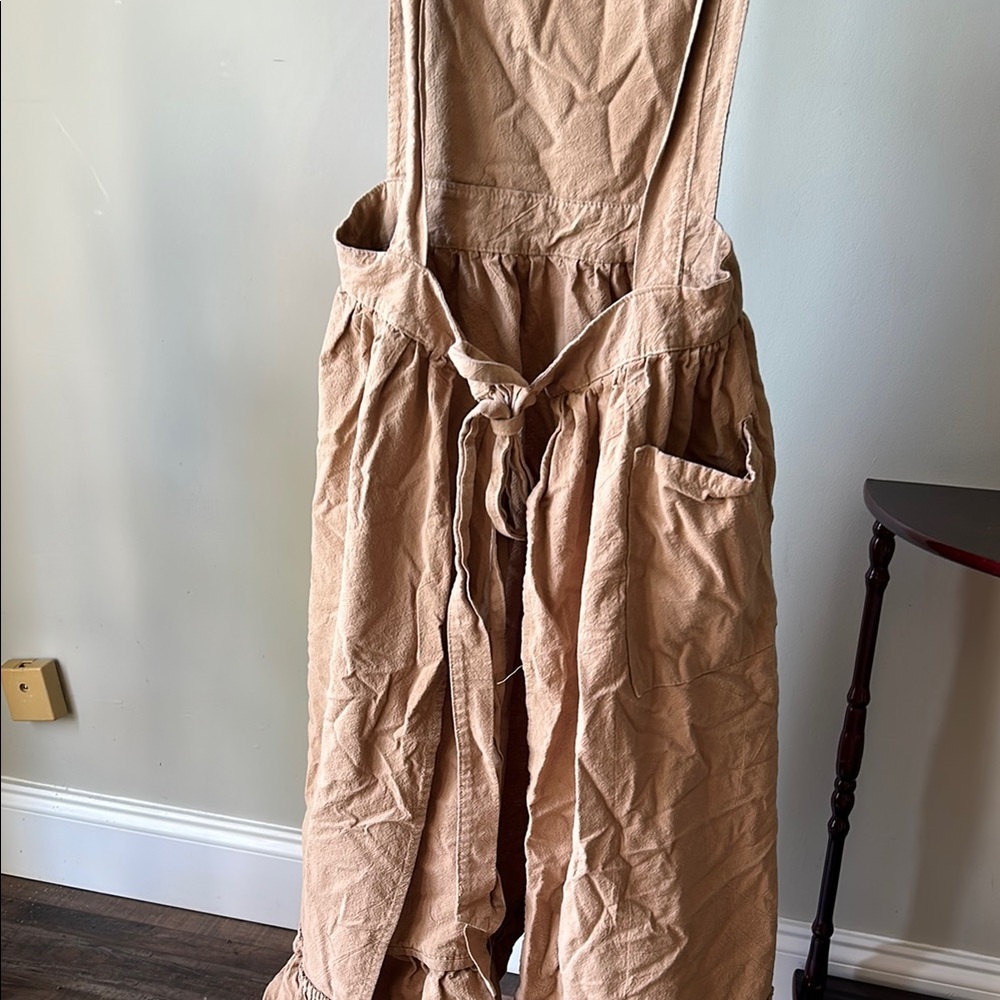Handmade Rustic Apron with Ruffle Hem - Picture 5 of 5